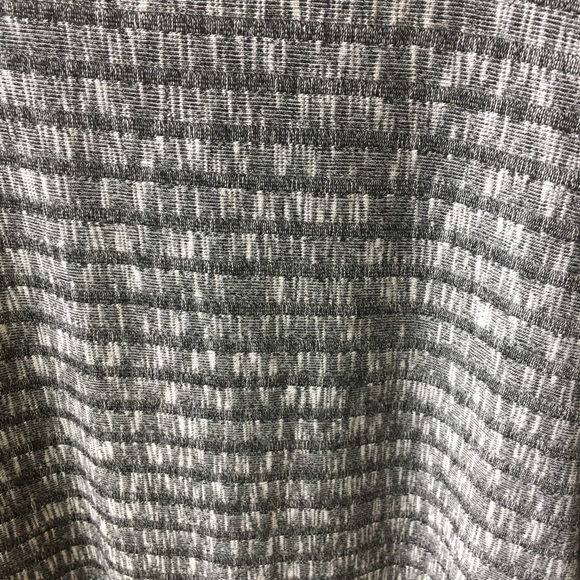 NWT - Apt. 9 top - Picture 2 of 6